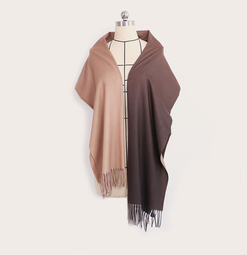 Graphene heat insulation scarf